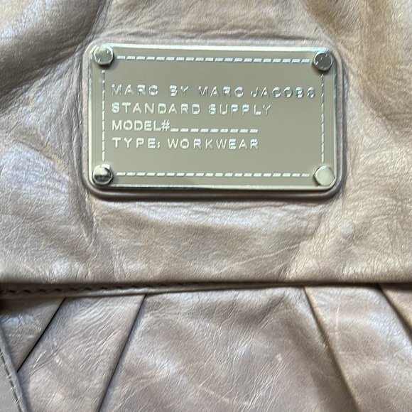 Marc by Marc Jacob’s Grey Crossbody Hobo - Picture 3 of 10